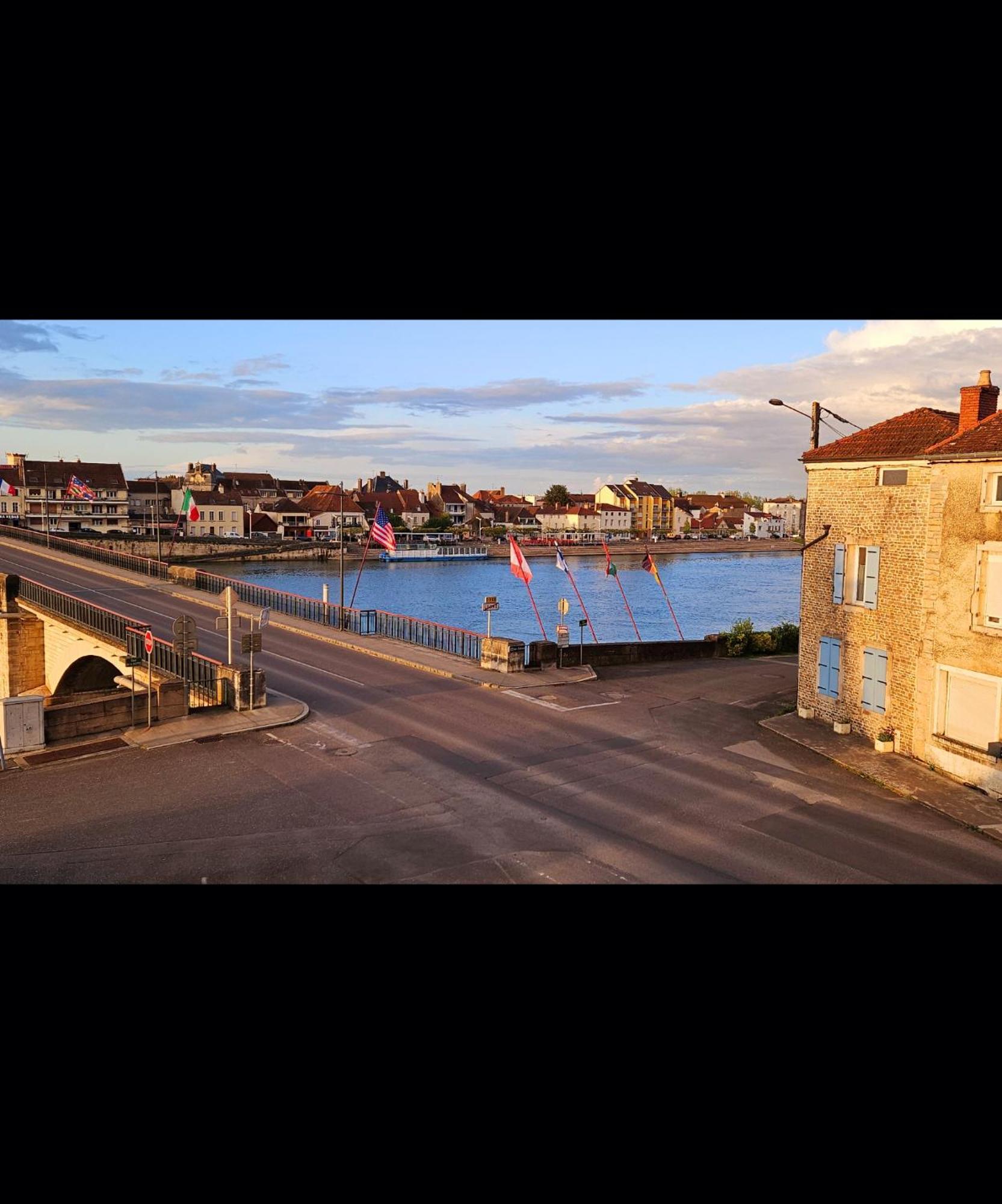 Auberge De La Marine Losne ภายนอก รูปภาพ